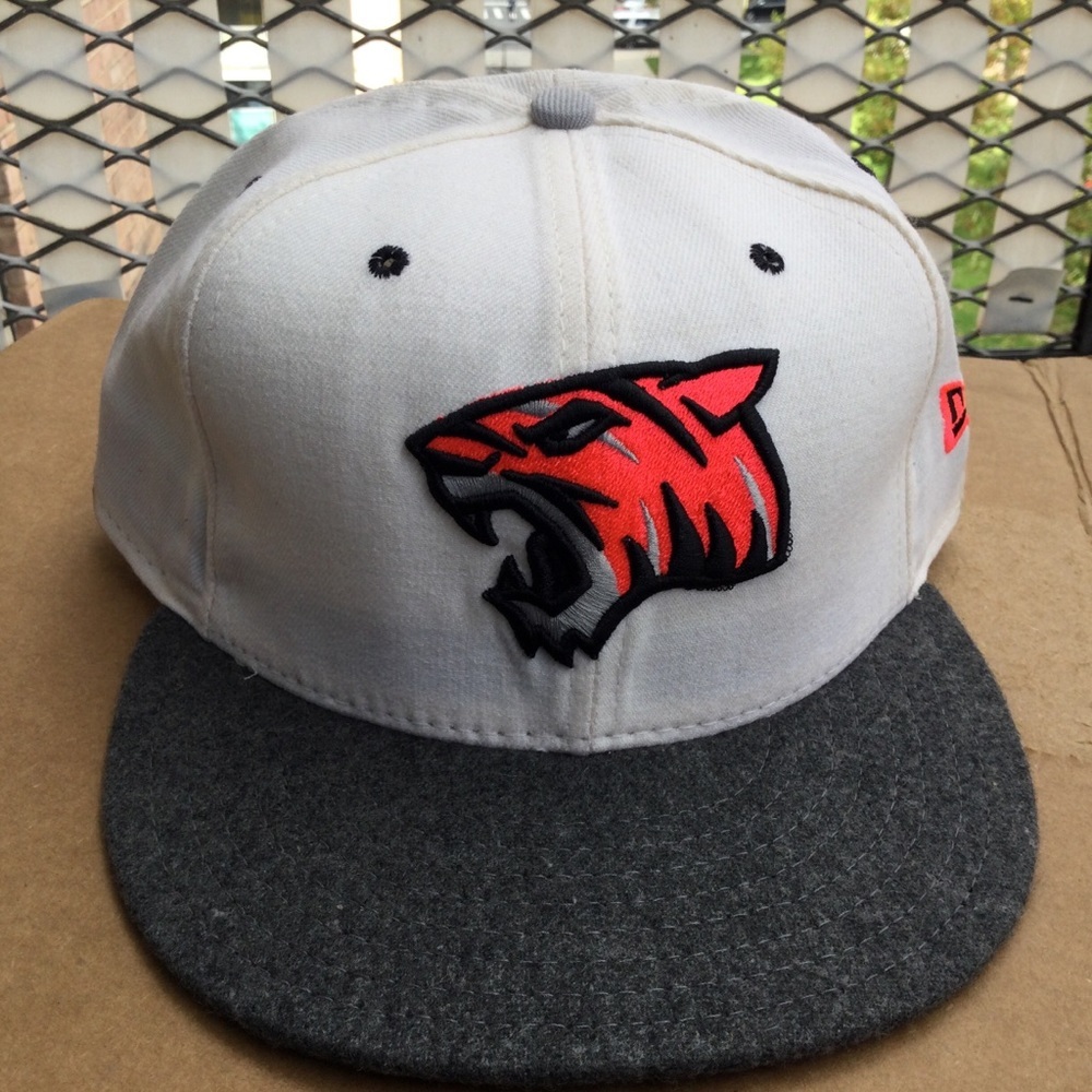 New Era NCAA Towson University Tigers “Infrared” Gray fitted cap size 8